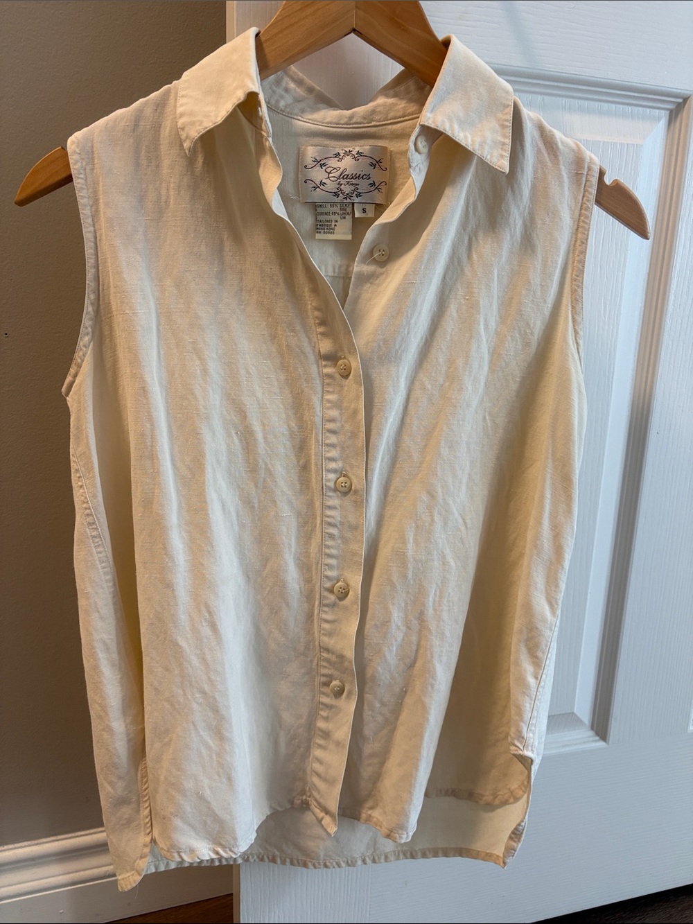 Silk and Linen Classic Sleeveless Button-Down Shirt in Cream